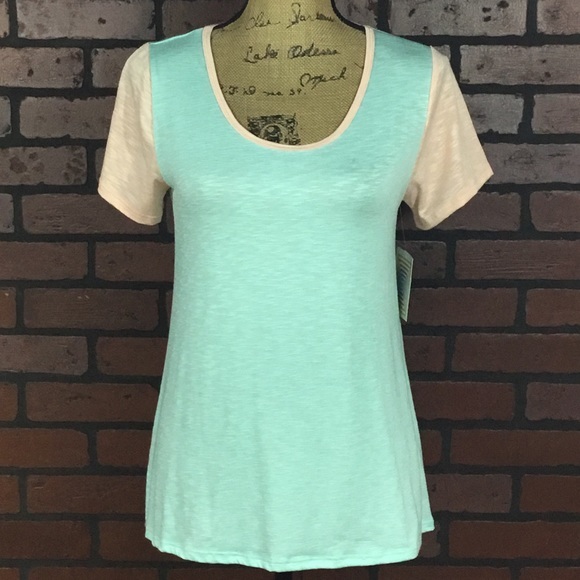 NWT! LuLaRoe Classic T XS - Picture 2 of 3